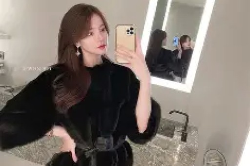 吴绮莉抖音开麦炸场！一句‘不做亲子鉴定’撕开26年沉默网友：原来最狠的放手是连证明都不屑