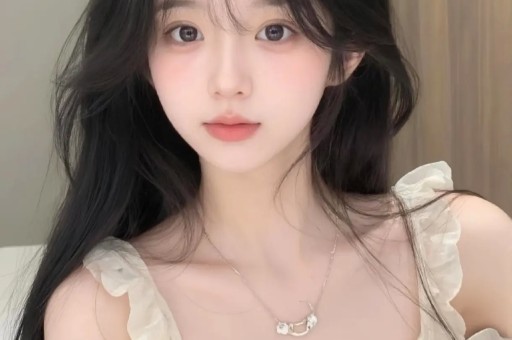 很多网友都在质疑他怎么可能发这么多工资。然而、小杨哥再次在直播间里回应称：公司员工虽然只有1000多人但是还有线多人她们很多是待在家的全职宝妈、也有一部分是短期没有找到工作的大学生、还有一些是因为